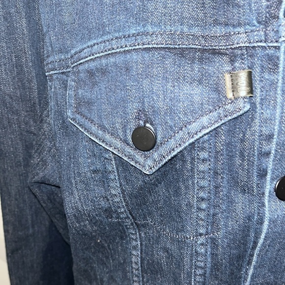 OAK + FORT woman’s jeans jacket size Large.  Excellent condition.  Black buttons - Picture 2 of 6